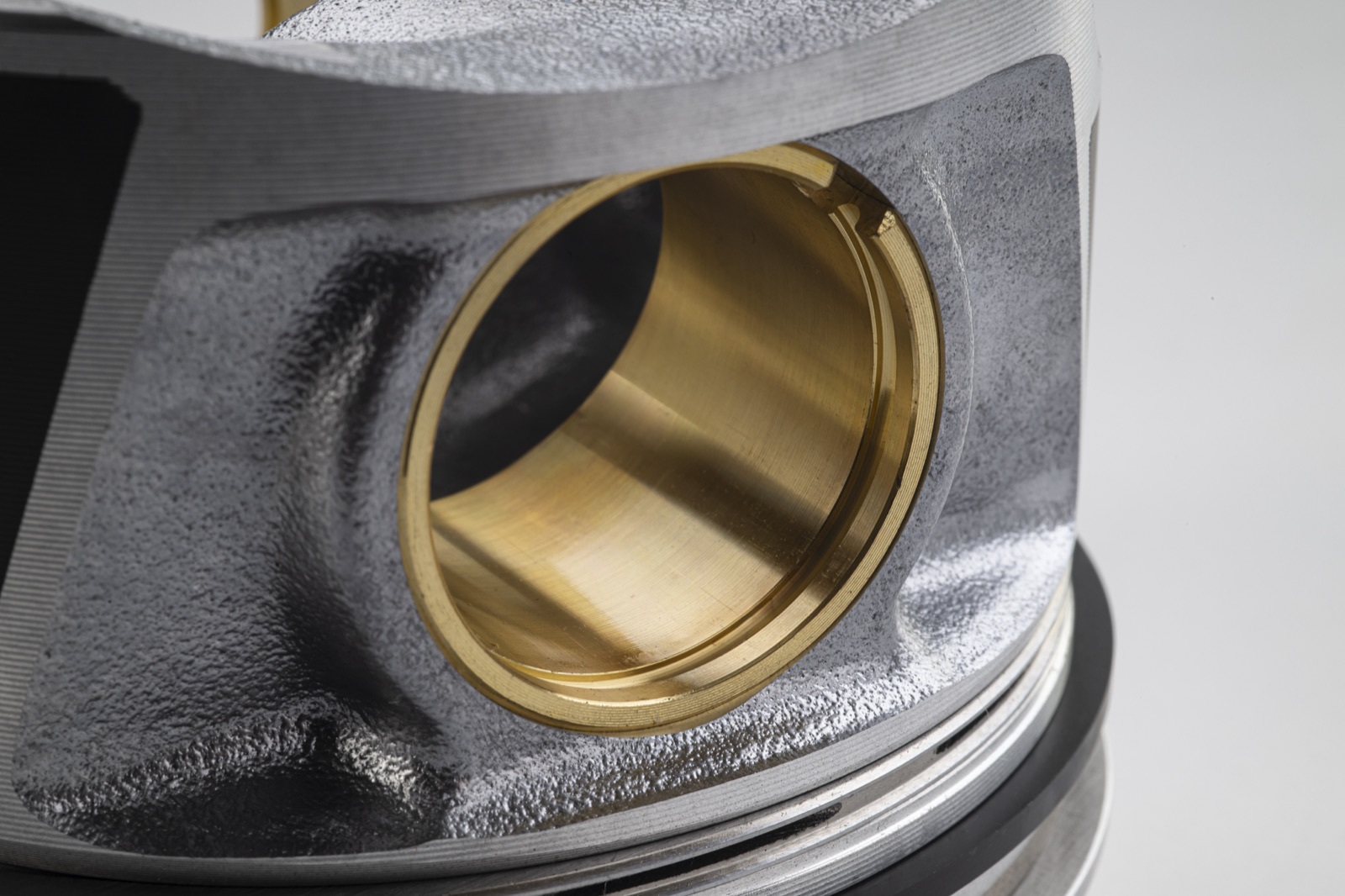 Detalhe de usinagem de pistão SLY Parts